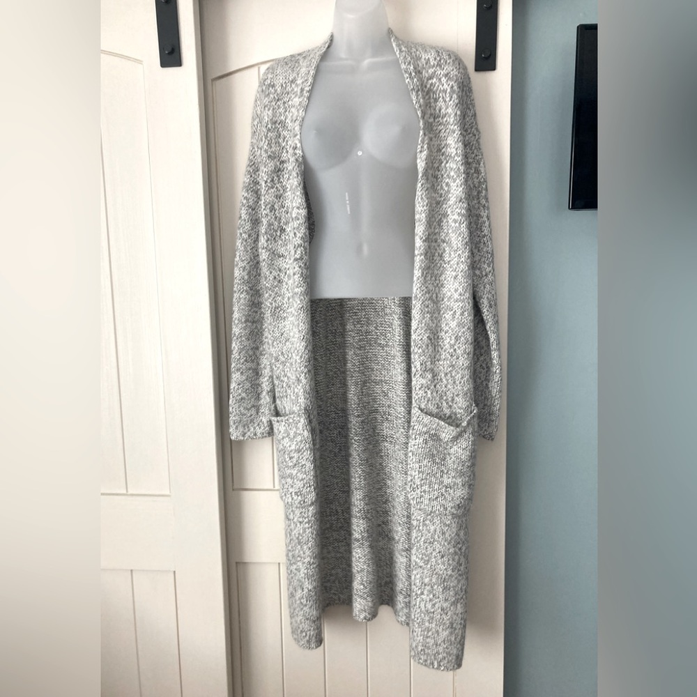 GAP Women’s long sweater, size L